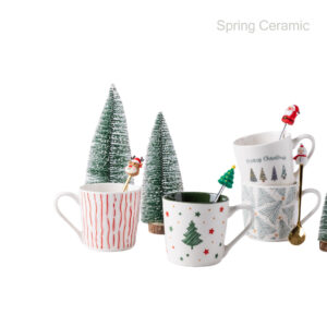 Winter-themed ceramic mug with included utensil